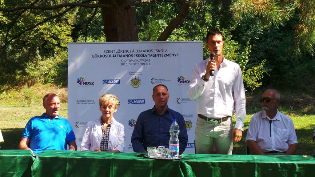Világszínvonalú sportpályát avattak fel a Bükkösdi iskolában - A Magyar Diáksport Szövetség szívügye az iskolai sportolás népszerűsítése