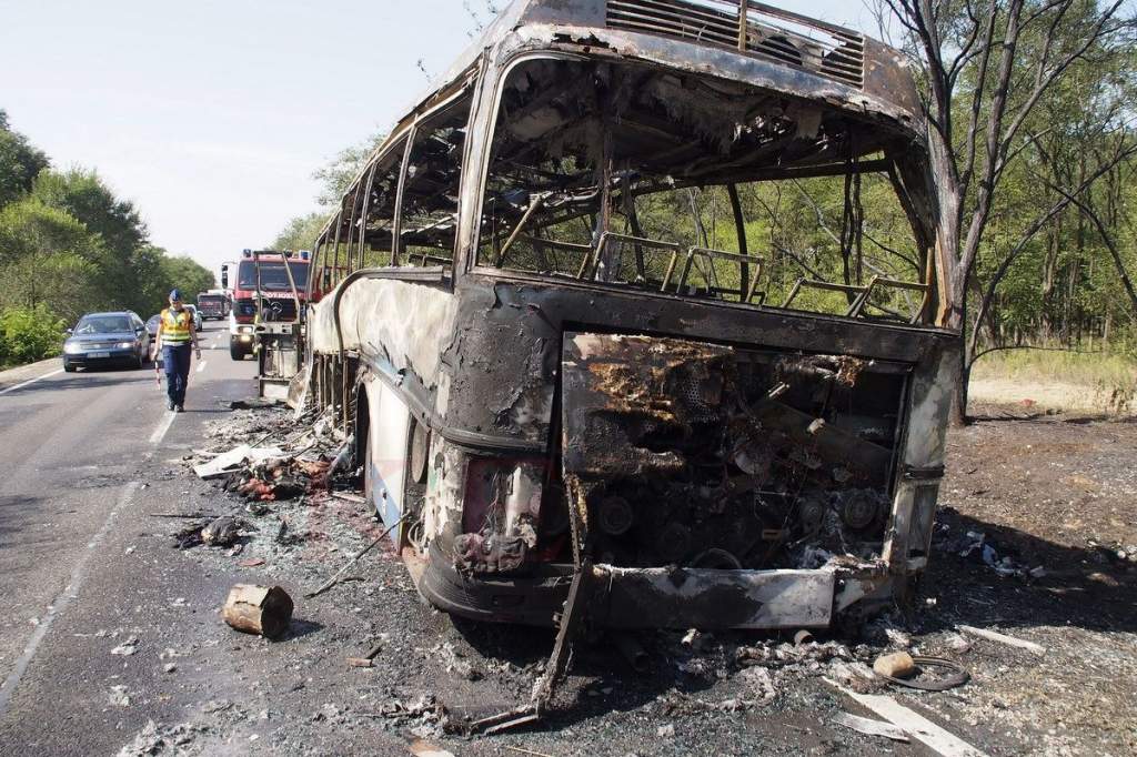 Kiégett egy munkásszállító autóbusz Nyárlőrinc és Lakitelek között