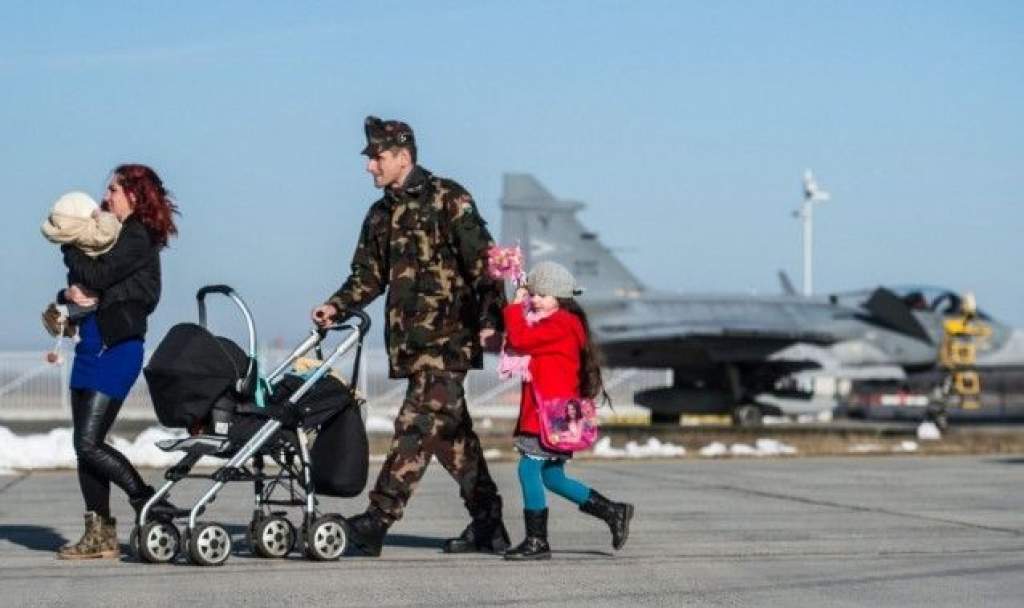 A Baltikumból hazatérő katonákat fogadták Kecskeméten