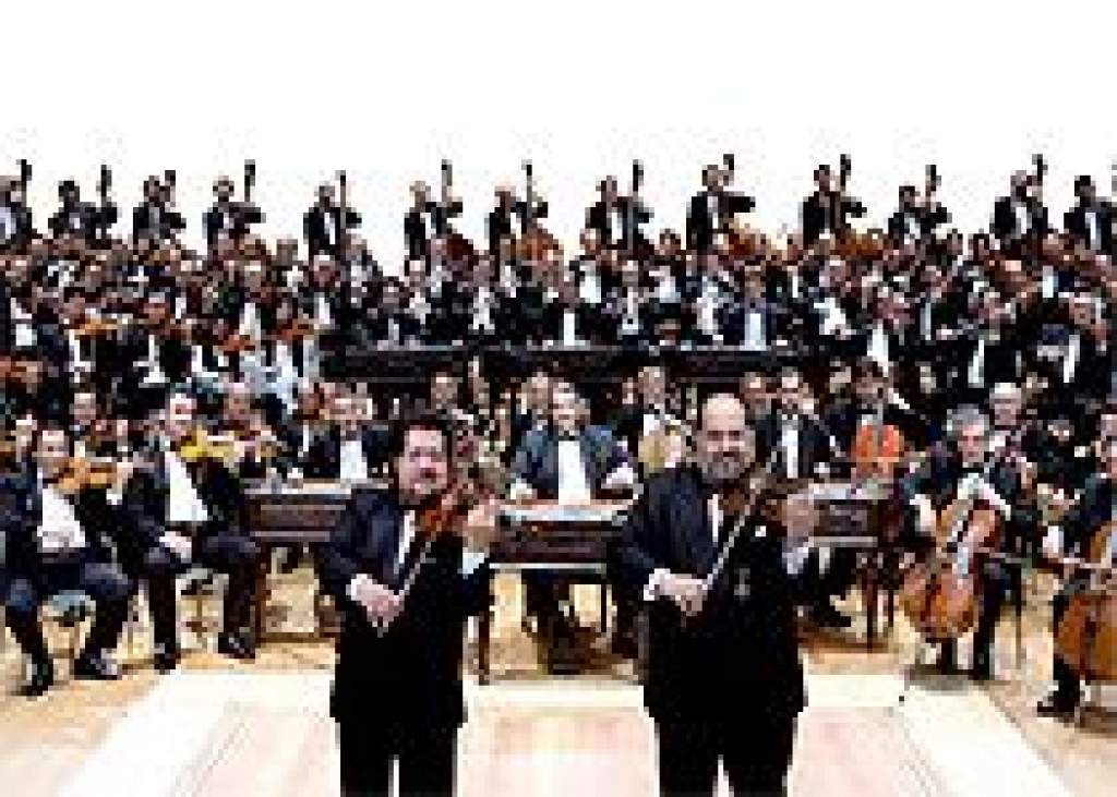 A 100 Tagú teltházas koncertje 