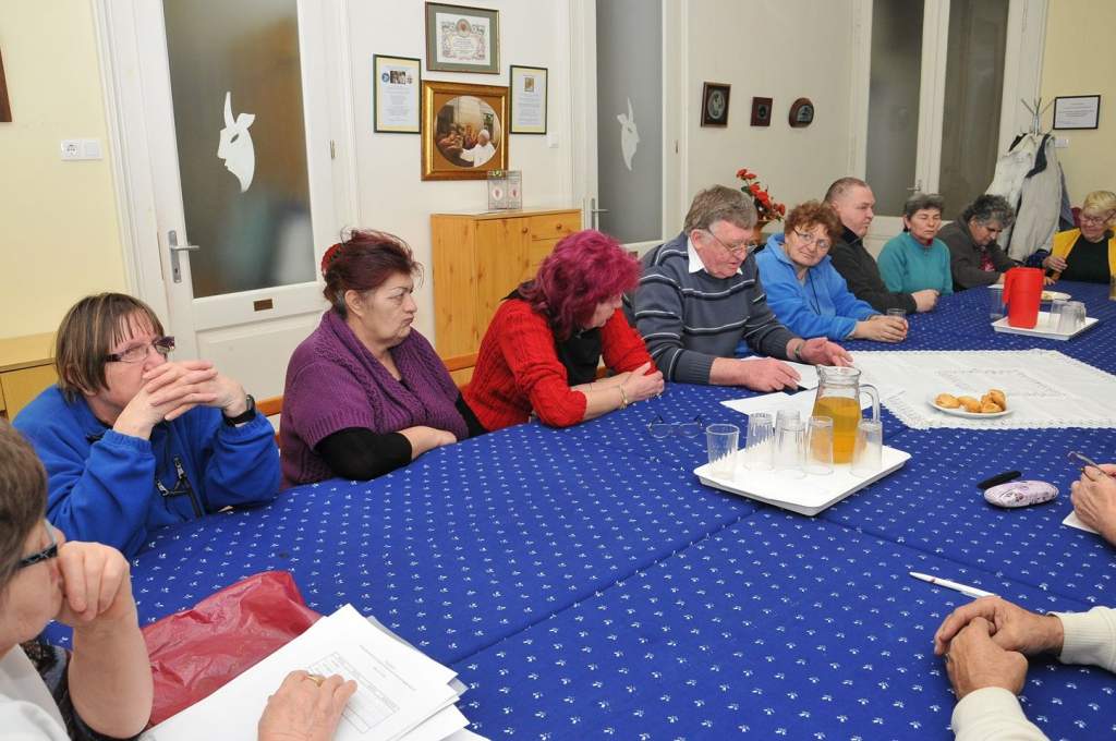 A Wojtyla Ház nyugdíjasai ebéd közben is folytatták eszmecseréjüket