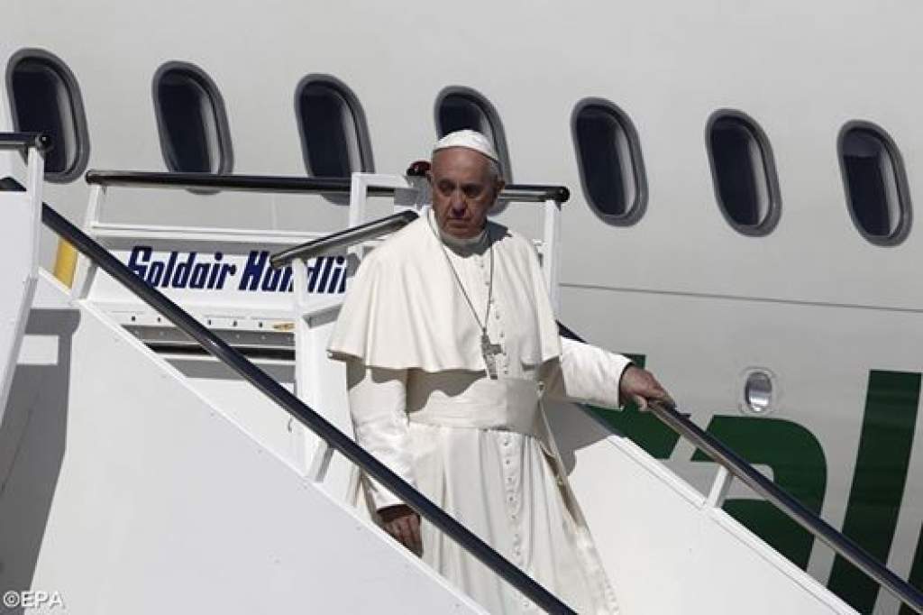 Ferenc pápa megérkezett Leszbosz szigetére