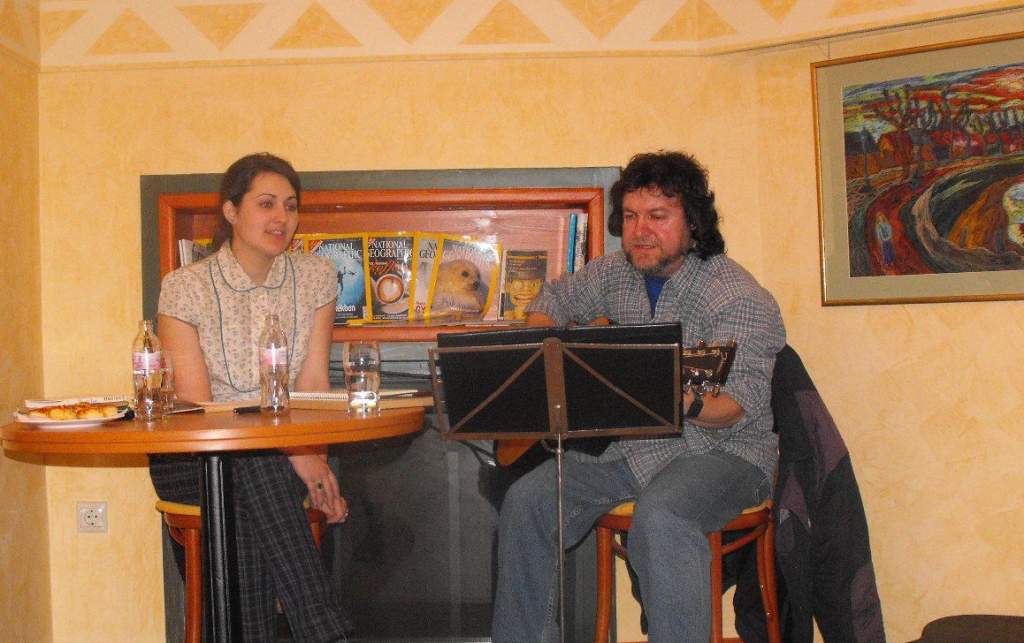 Gitár, ének, Moldova - egy este a Művész Kávézóban