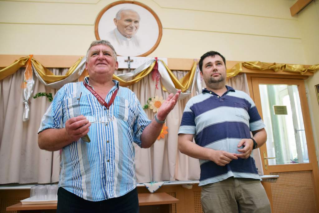 Petőfi Sándor, a KDNP helyi képviselője osztott ebédet a Wojtyla Házban