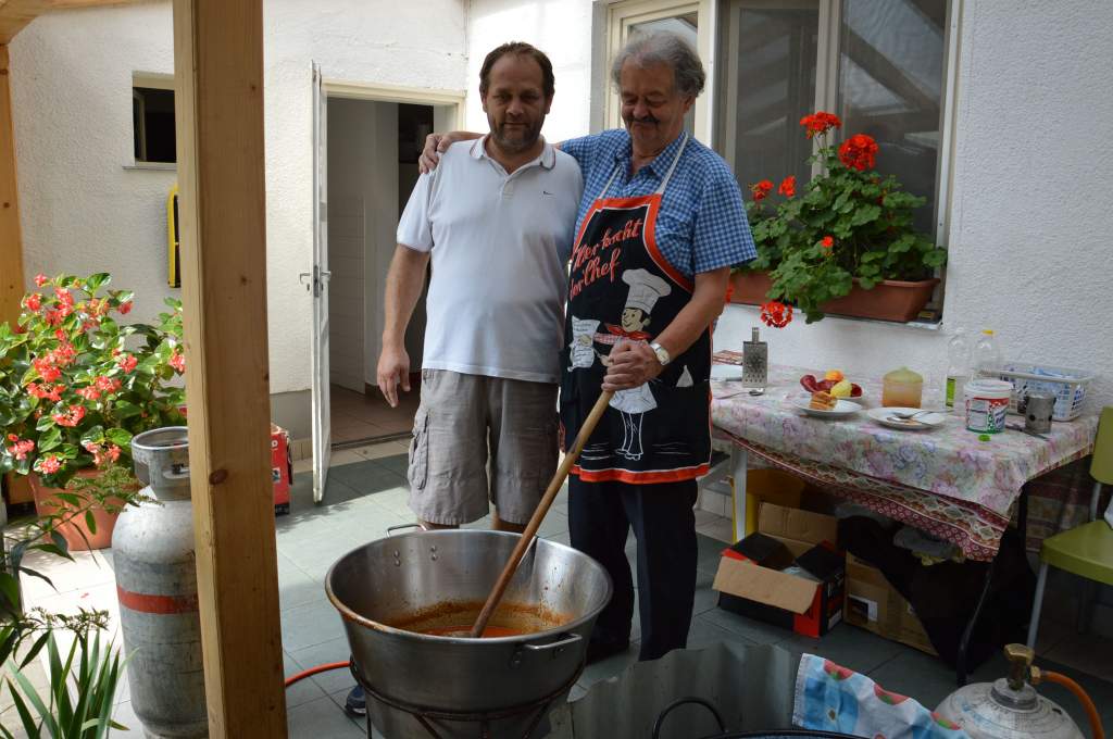 Bimbó Imre adományozta a mai ebédet a Wojtyla Ház szegényeinek