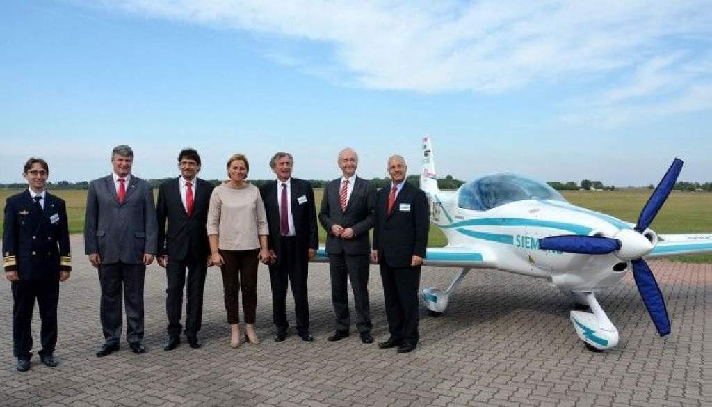 Hivatalosan is bemutatkozott Magyarországon a kecskeméti fejlesztésű elektromos repülőgép