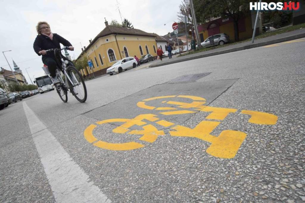 Újabb kerékpársávokat festenek Kecskeméten