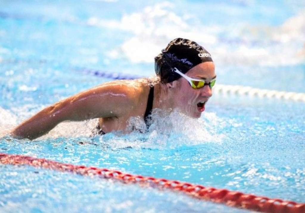 Aranyhomok úszóverseny a Kecskeméti Fürdőben