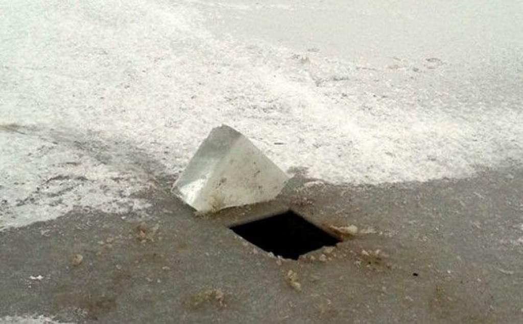 20-25 centiméter vastagra hízott a jég a Benkó Zoltán Szabadidőközpont taván
