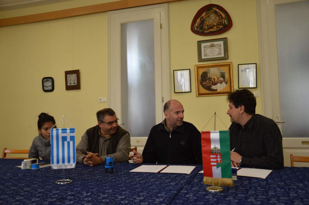 Együttműködési megállapodást kötött a görög nemzetiségi önkormányzat és a Wojtyla Ház