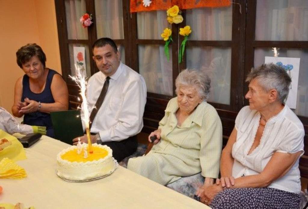 A 95 éves Erzsi nénit köszöntötték a Margaréta Otthonban