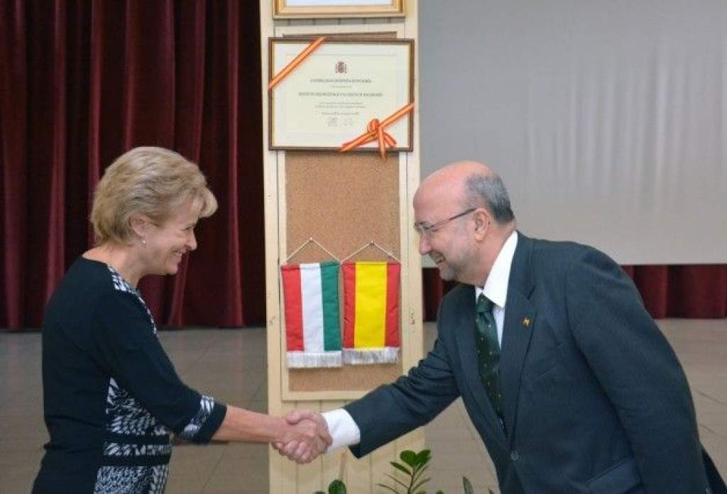 Emléktáblát avatott Spanyolország nagykövete a Bolyai János Gimnáziumban