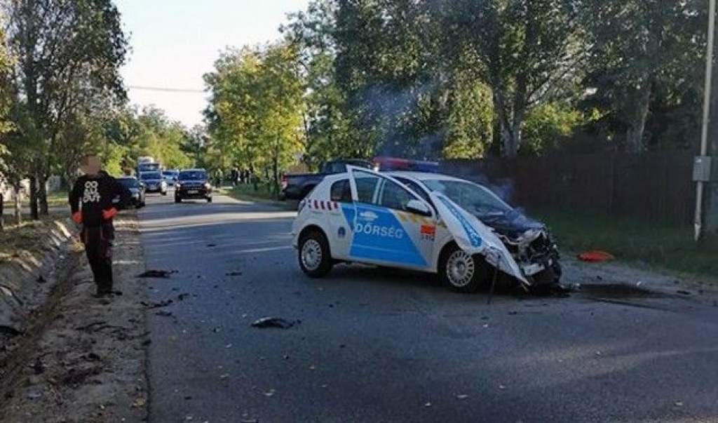 Rendőrautó és egy BMW személyautó ütközött Kecskemét határában