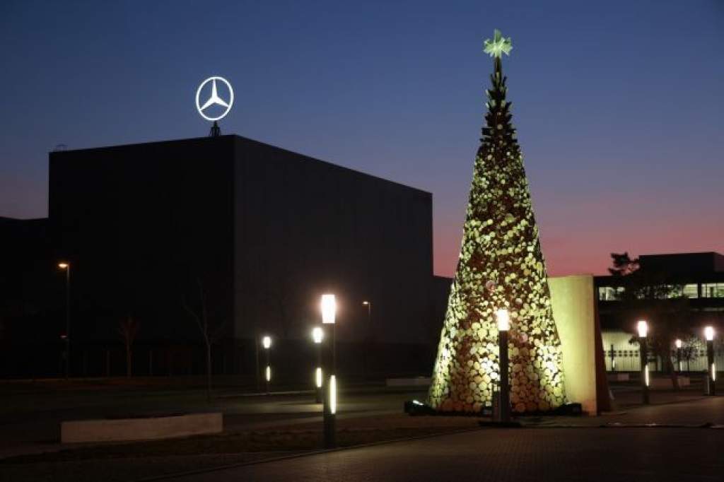 Ünnepi készülődés a Mercedes-Benz gyárban