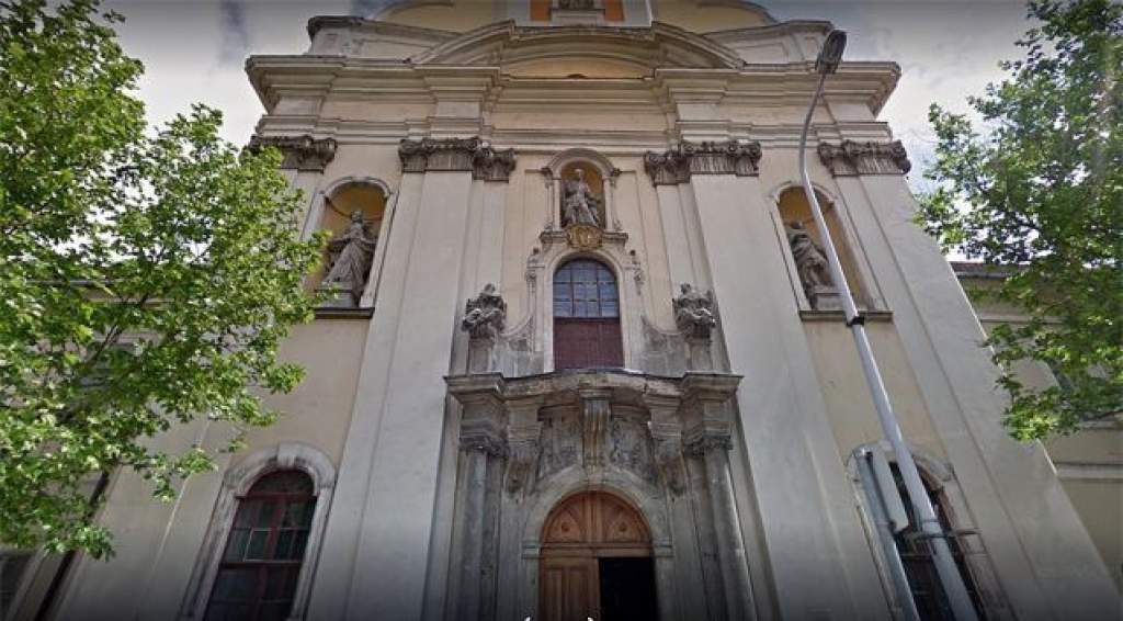 Részeg hajléktalan rongálta meg a Piarista templomot Kecskeméten