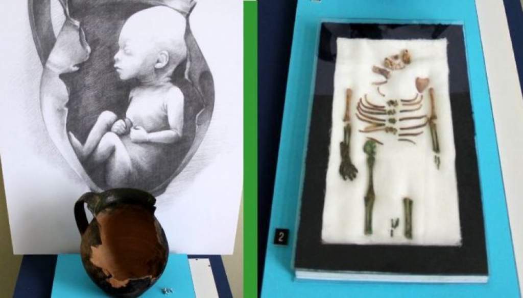 Különös lelet Nyárlőrincen: Csecsemő múmiáját rejtette az edény