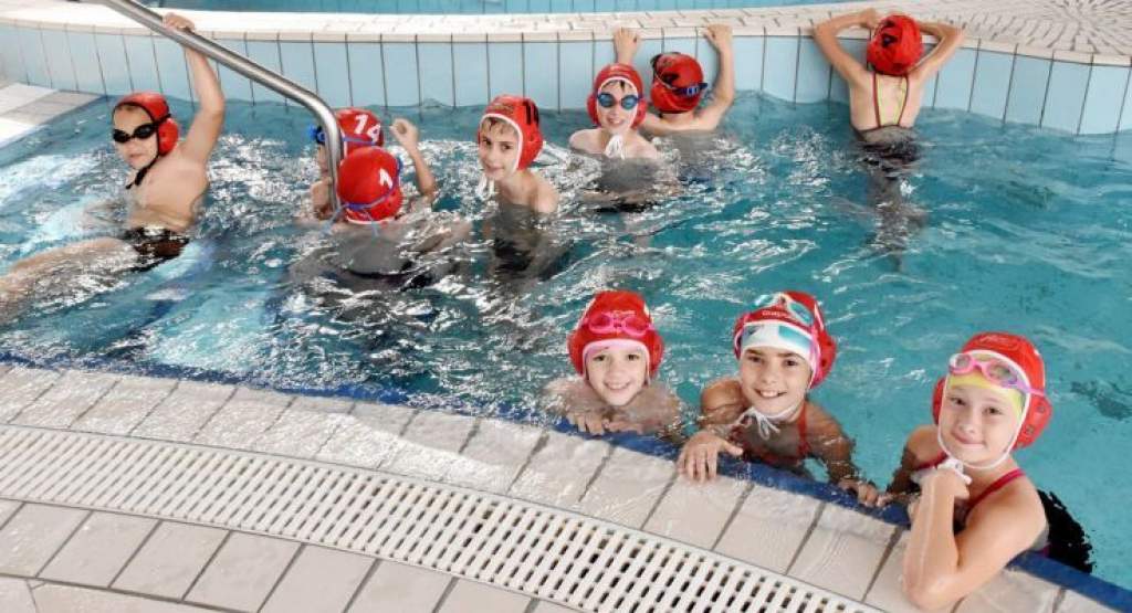 Kedvelik a Lánchíd Utcai Iskola diákjai az úszásoktatást