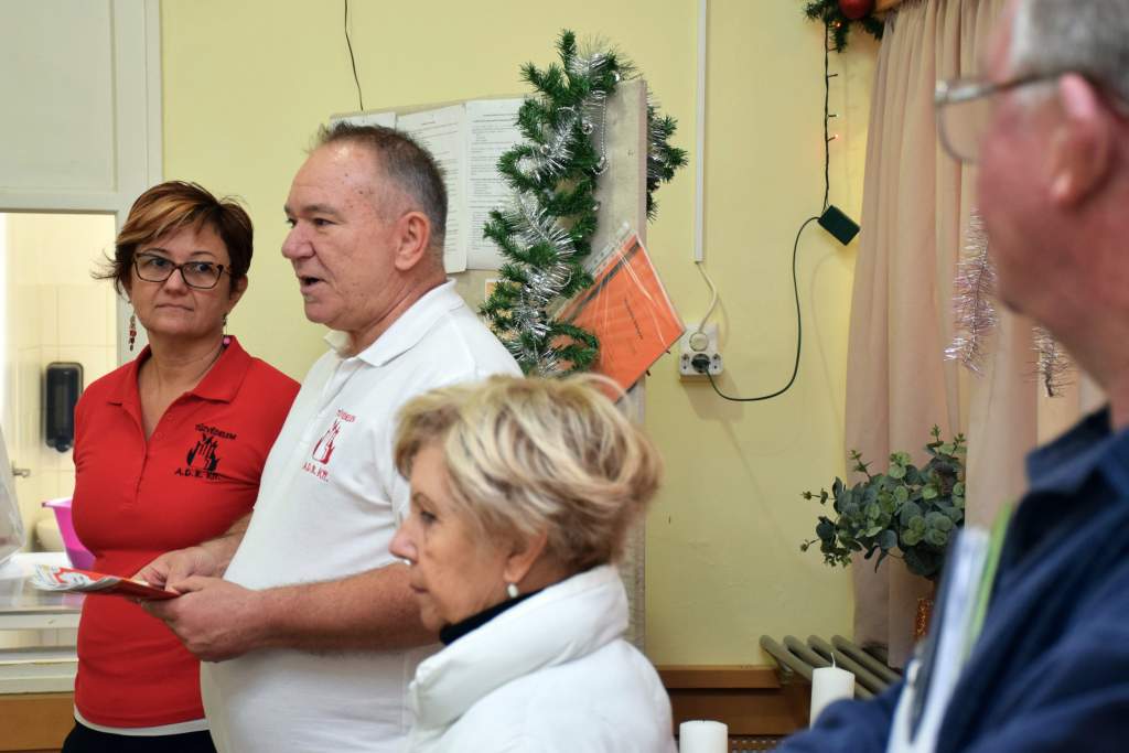 Borsos Tibor és felesége ismét ebédet osztott a Wojtyla Házban