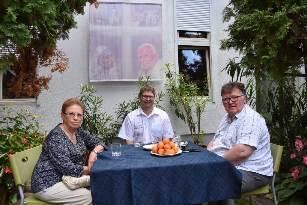Jakabszállás polgármestere osztott ebédet a Wojtyla Házban