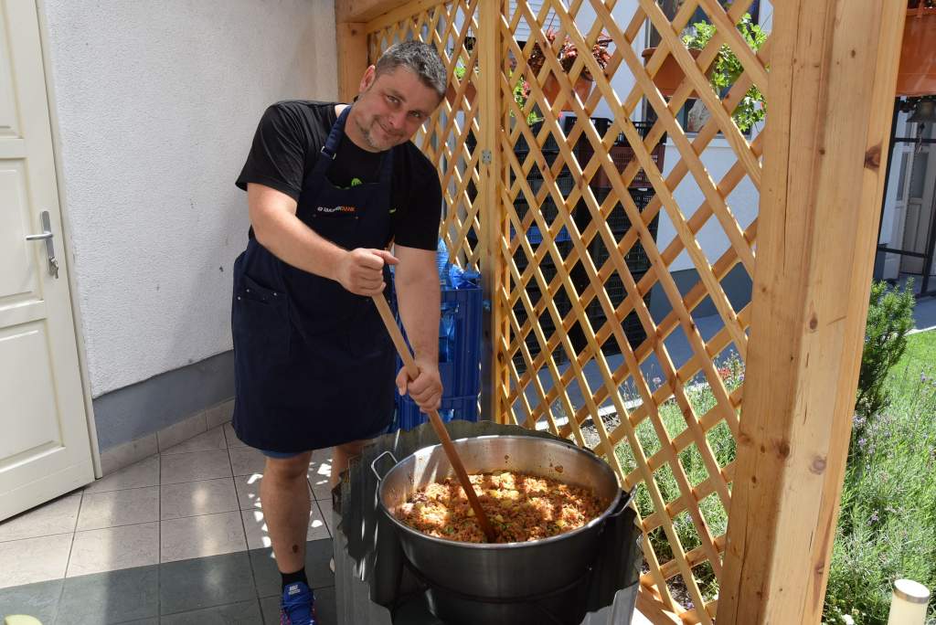 Ballószög polgármestere főzött a Wojtylában