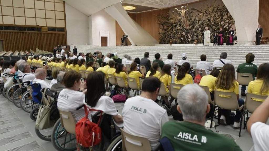Ferenc pápa a fogyatékkal élők világnapjára: Az Egyház szeret titeket, és szüksége van rátok