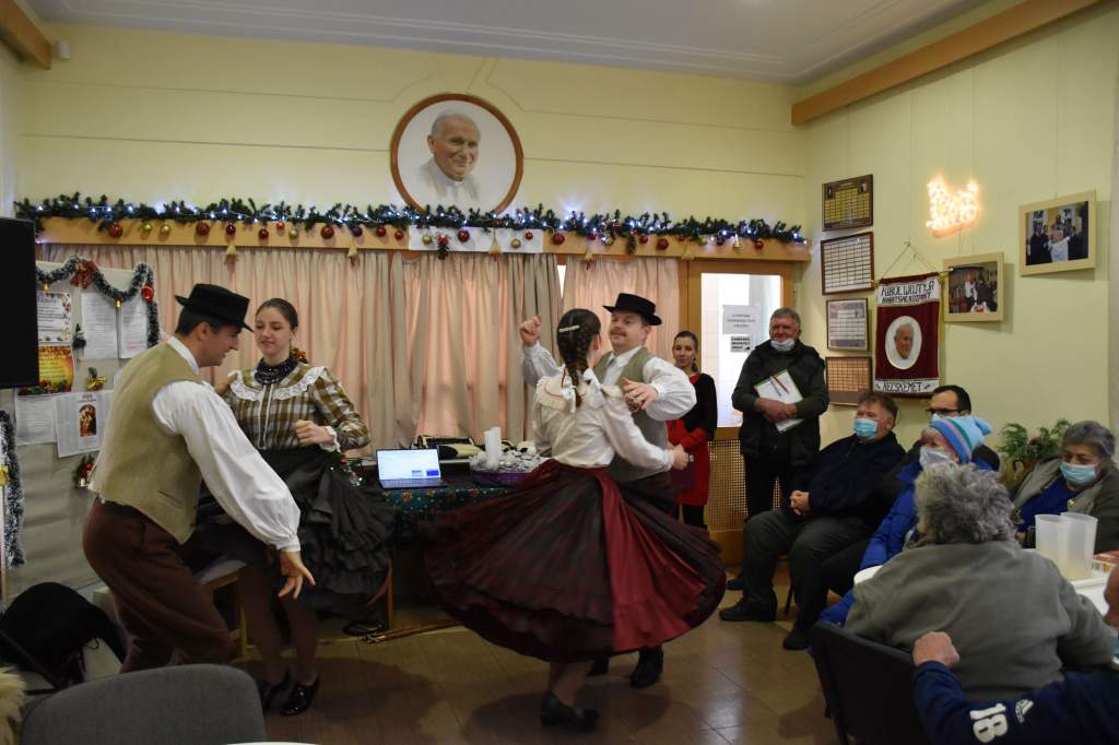 Karácsonyi zenés-táncos előadás a Wojtylában