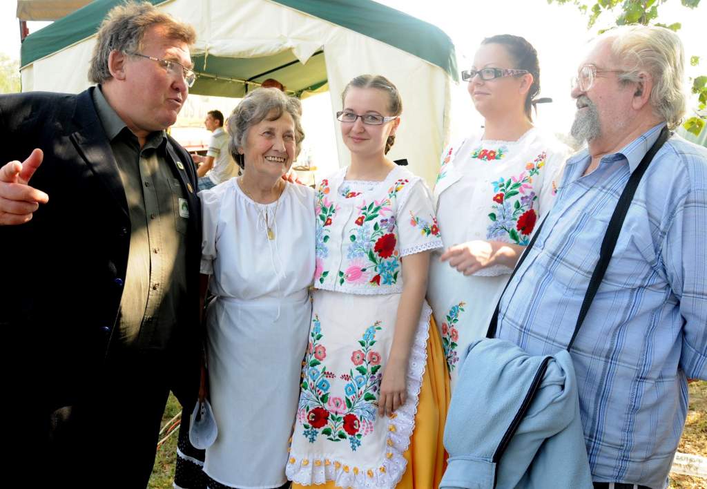 Fesztivál a pusztán: a megye emlékzászlóját kapta Bugac Bányai Gábor elnöktől