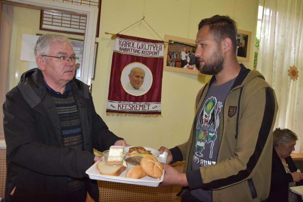 A Rotary Club Kecskemét szolgáltatta a wojtylások keddi ebédjét
