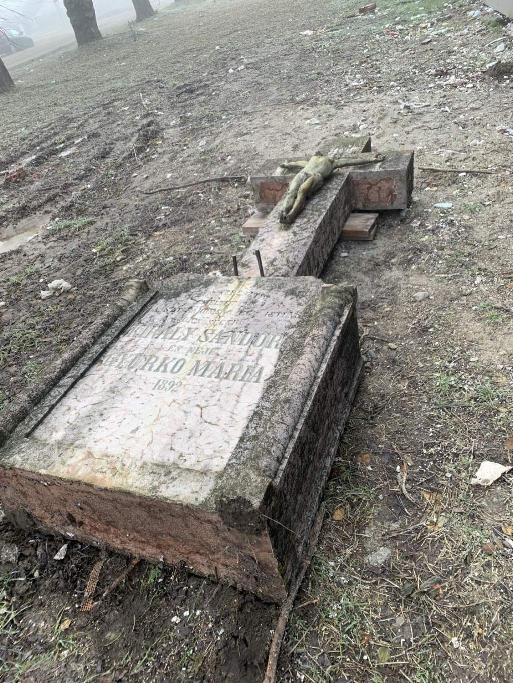 Felújításra elszállították a Belső-Szegedi úti „halálosztó” keresztet