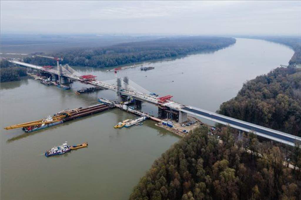 Fizikailag is összeért a Kalocsa-Paks Duna-híd