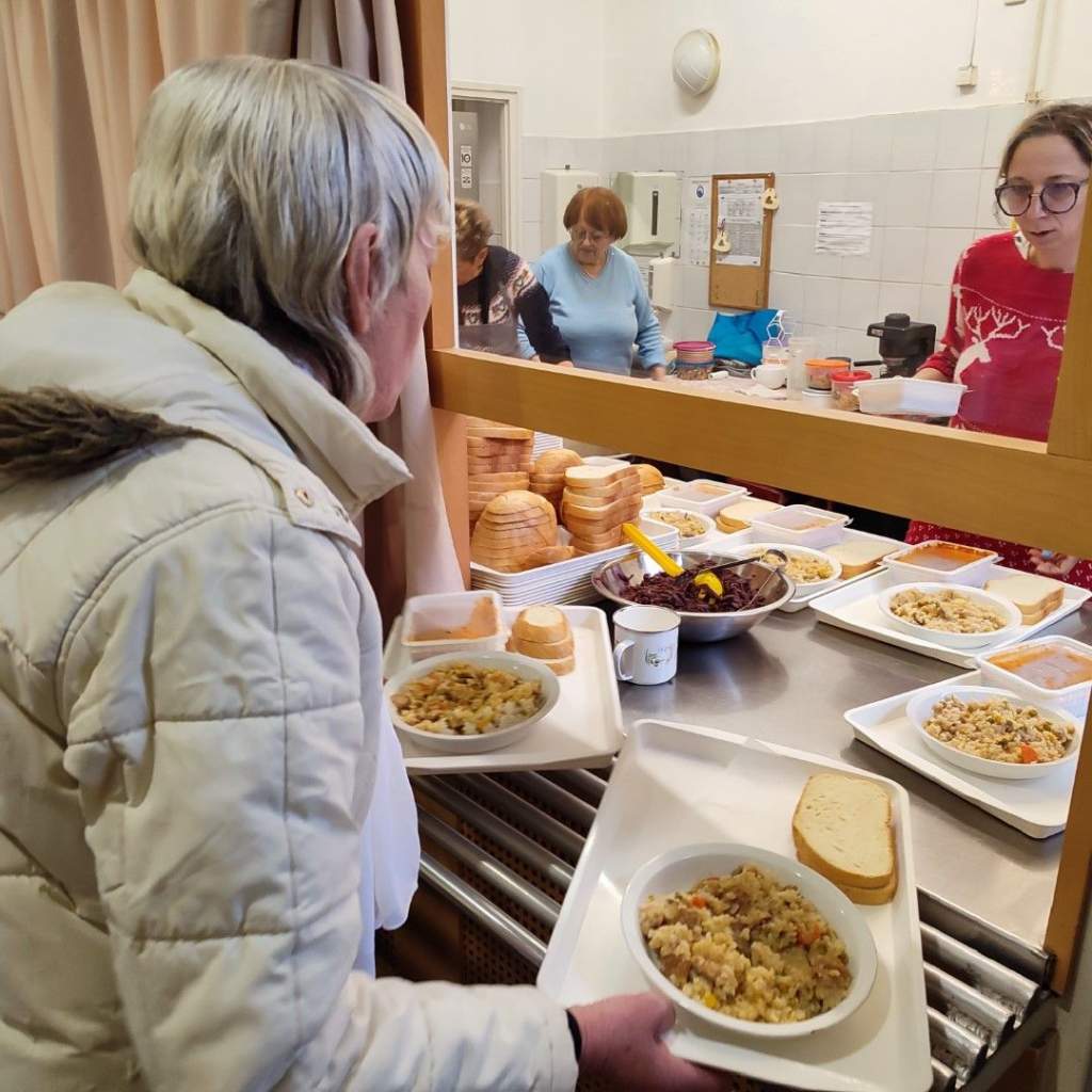 Szeretetebéd a régi dunavecsei barát felajánlásával