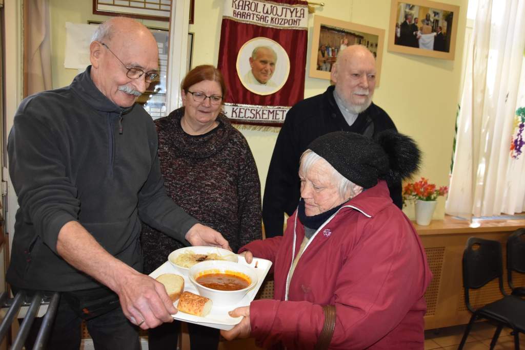 Cornelia és a Vidám Törzsasztal februárban is pártfogolta a wojtylásokat