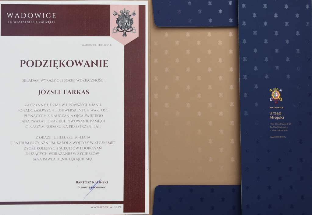 Pápai Érdeméremmel tüntették ki Farkas P. Józsefet Wadowicében