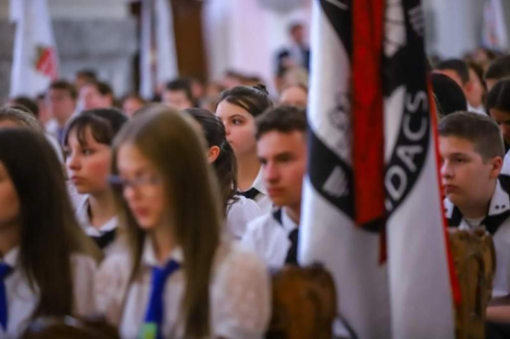 Minden ember a maga szobrásza – Négyszáz diák vett részt a ballagók miséjén Kalocsán 