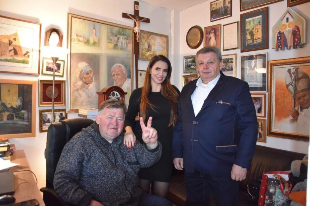 Helvécia polgármestere és alpolgármestere pártfogolta a szegényeket Helvécia polgármestere és alpolgármestere pártfogolta a szegényeket