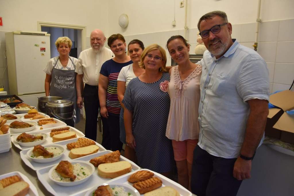 Csatosék idén negyedik alkalommal jótékonykodtak Csatosék idén negyedik alkalommal jótékonykodtak