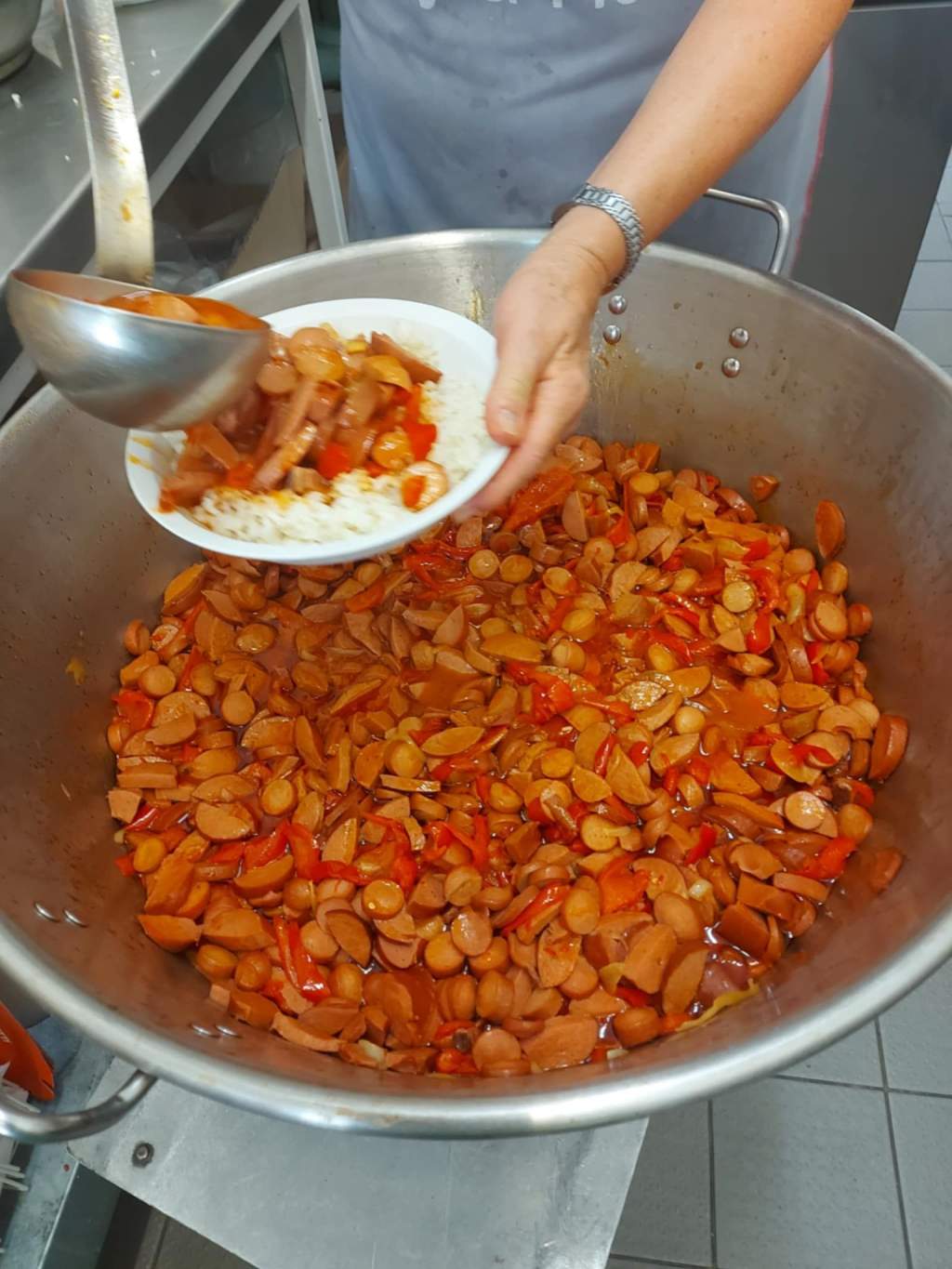 Amikor a szeretet utat talál – Szívélyes üdvözlet Szekszárdról, finom étellel körítve Amikor a szeretet utat talál – Szívélyes üdvözlet Szekszárdról, finom étellel körítve