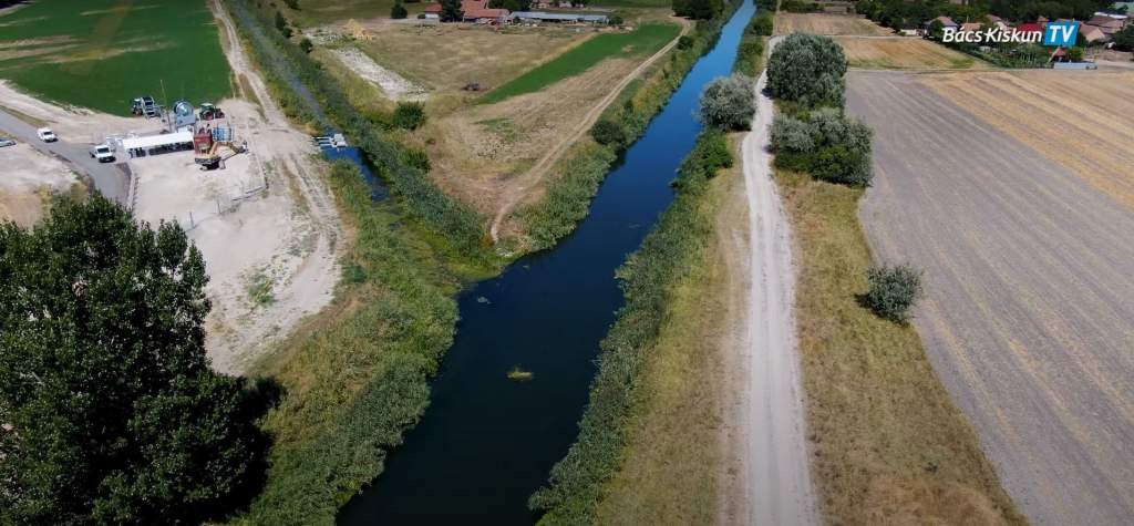 Lesz elég víz! Akasztón 160 hektárnyi föld vált újra öntözhetővé Lesz elég víz! Akasztón 160 hektárnyi föld vált újra öntözhetővé