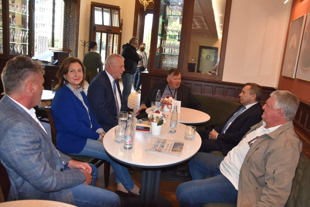 Drexler András külügyminisztériumi főosztályvezetőt a Polgármesteri Hivatalban is fogadták Drexler András külügyminisztériumi főosztályvezetőt a Polgármesteri Hivatalban is fogadták