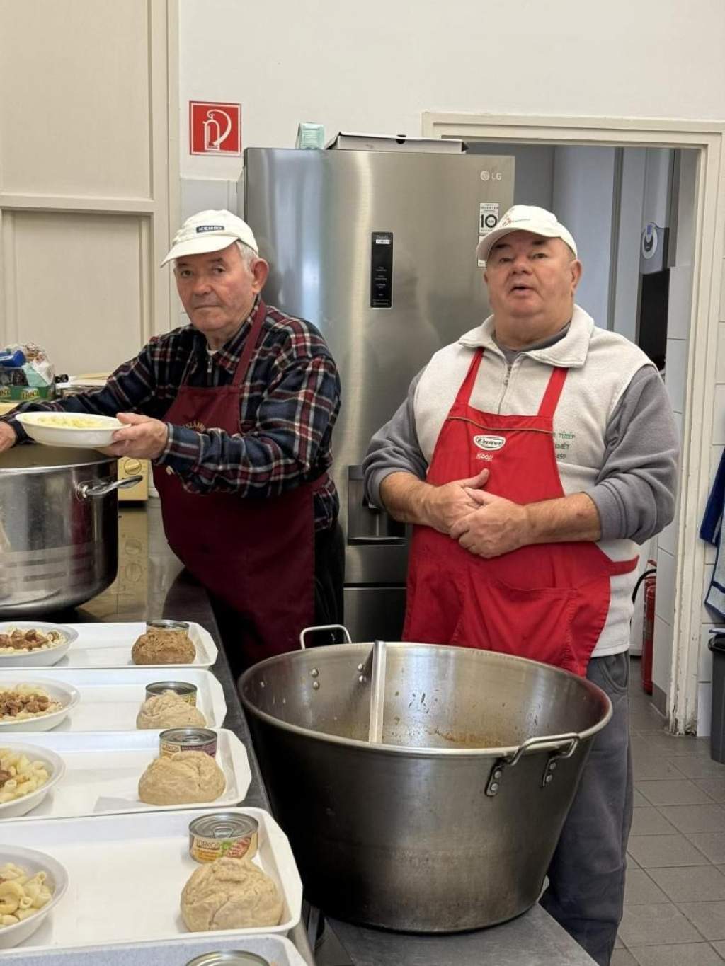 Szeretetből főzött ebédet a legendás főzőpáros – Pavlovics István felajánlásával