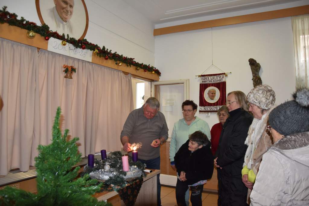 Fény a reményben – Suba Ottó ebédfelajánlásával vette kezdetét a wojtylások adventje Fény a reményben – Suba Ottó ebédfelajánlásával vette kezdetét a wojtylások adventje