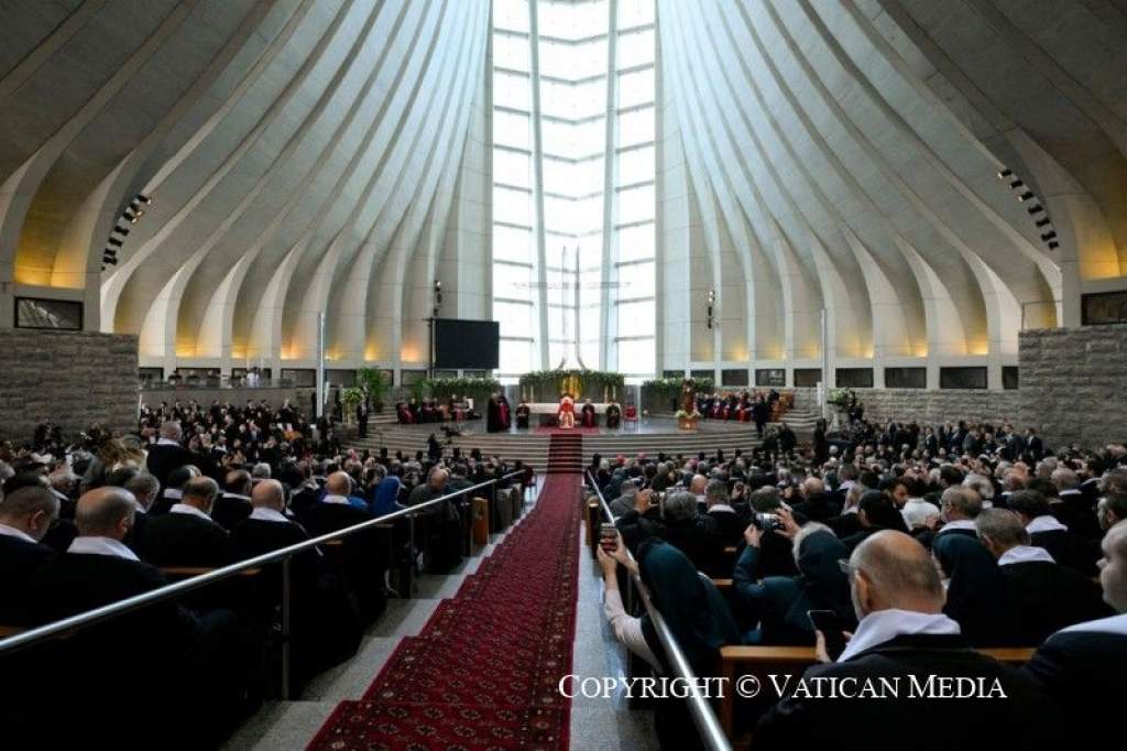 Szenvedés közepette megélt, mély hitről szóló tanúságtételeket hallott XIV. Leó pápa Libanonban 