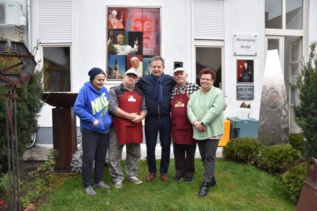 Király József pártfogolta az elesetteket karácsony első napján