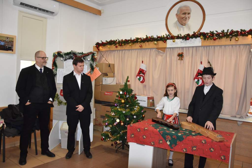 Harmadik napjához érkezett a Wojtyla Ház nagyszabású karácsonyi ebédosztása