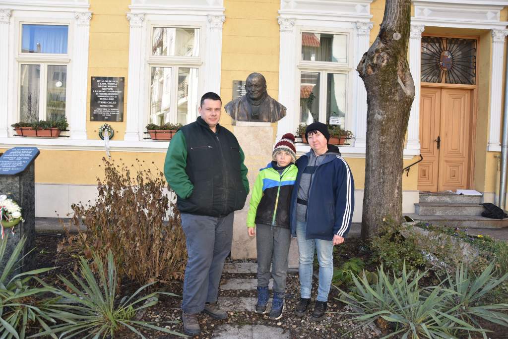 Hat zsák burgonya a helvéciai Göbölyös családtól