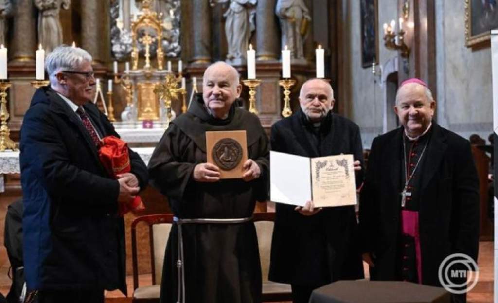 Bábel Balázs érsek atya is részt vett az idei Parma fidei - Hit pajzsa díj átadásán