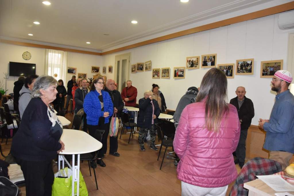 Tálcán kínált gondoskodás: a Jahuah Útja Egyesület rendezett szeretetvendégséget