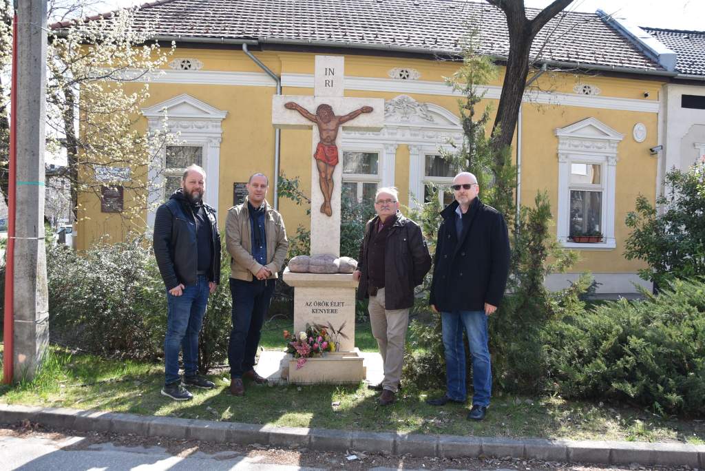 Csík János és a Mezzo zenekar tavaszi hangulatot varázsolt a Wojtyla Ház falai közé