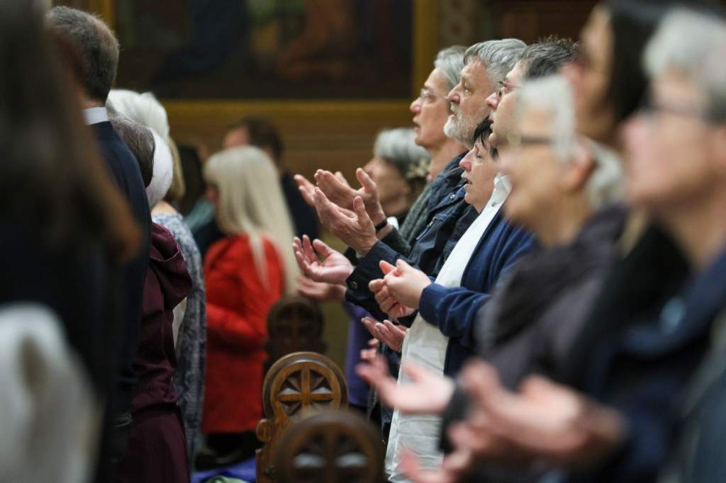 Az Úristen elképesztő ereje tapasztalható – Gyógyító és dicsőítő imaest a Szent Margit-templomban 