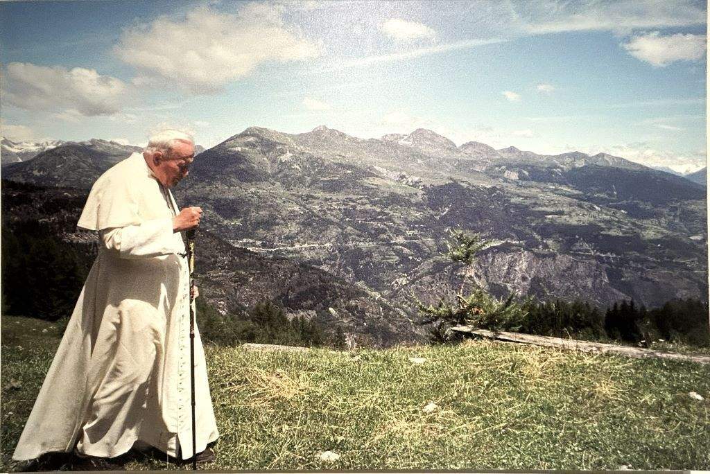 Totus tuus – Kiállítás Szent II. János Pál pápa életéről és hatásáról Székesfehérváron 